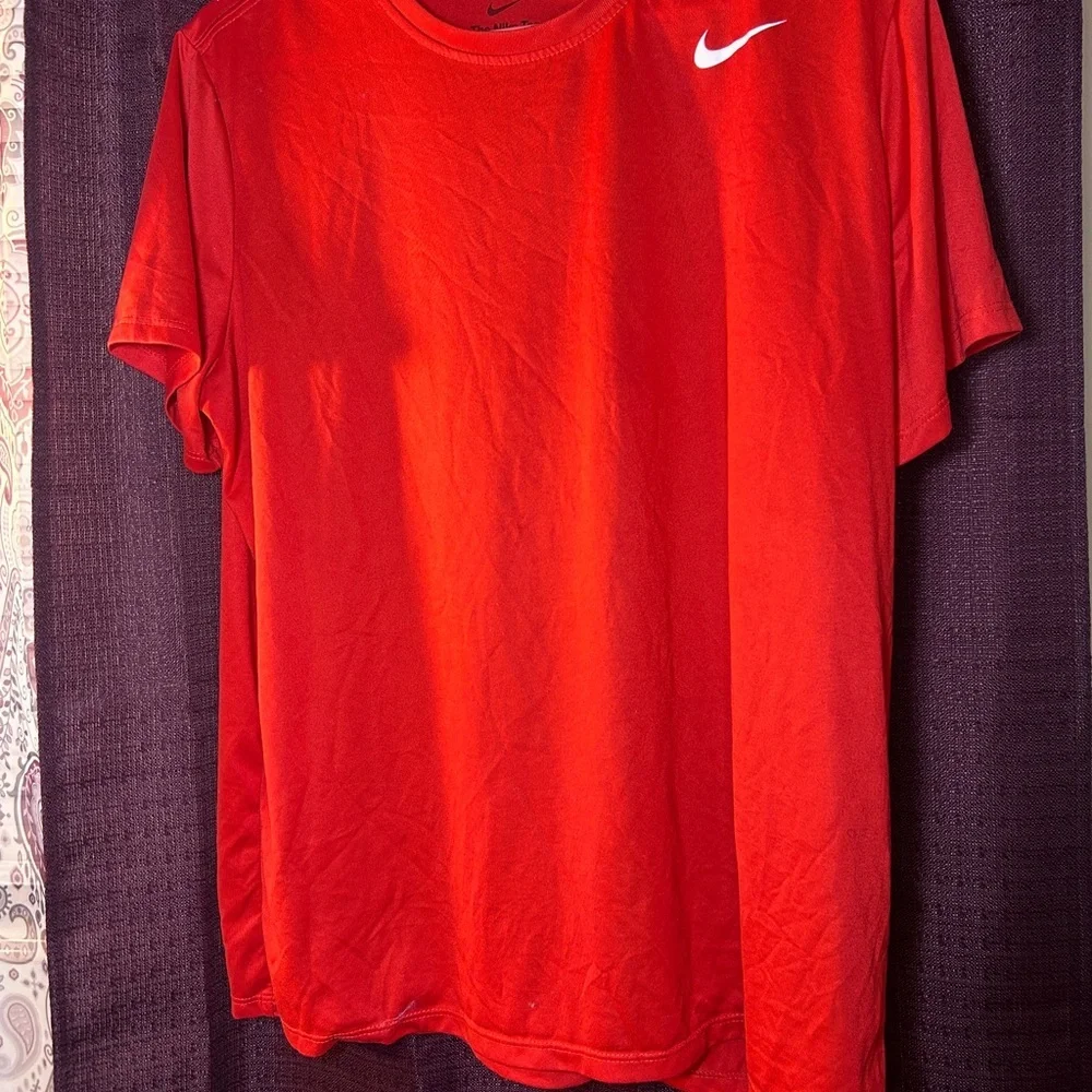 Nike Men's Vivid Red Short Sleeve Tee